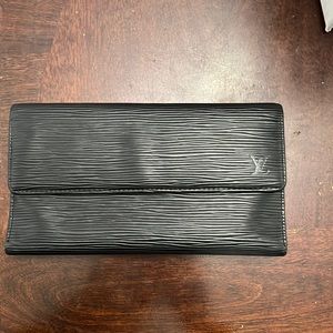 Louis Vuitton Black Epi Sarah Wallet